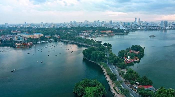 Toàn cảnh Nhà hàng Sen Tây Hồ 614 Lạc Long Quân từ bên ngoài, với không gian rộng lớn và kiến trúc ấn tượng bên bờ Hồ Tây Hà Nội